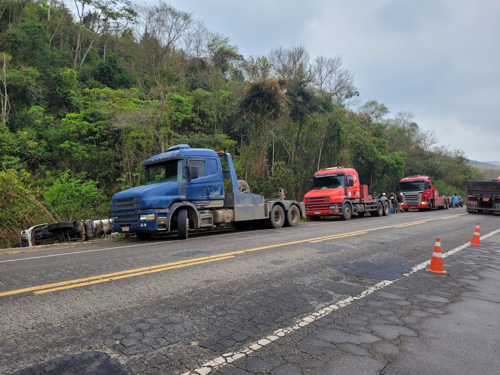 Portal Capara Carreta Tomba Na Br Pr Ximo A Santo Amaro De Minas